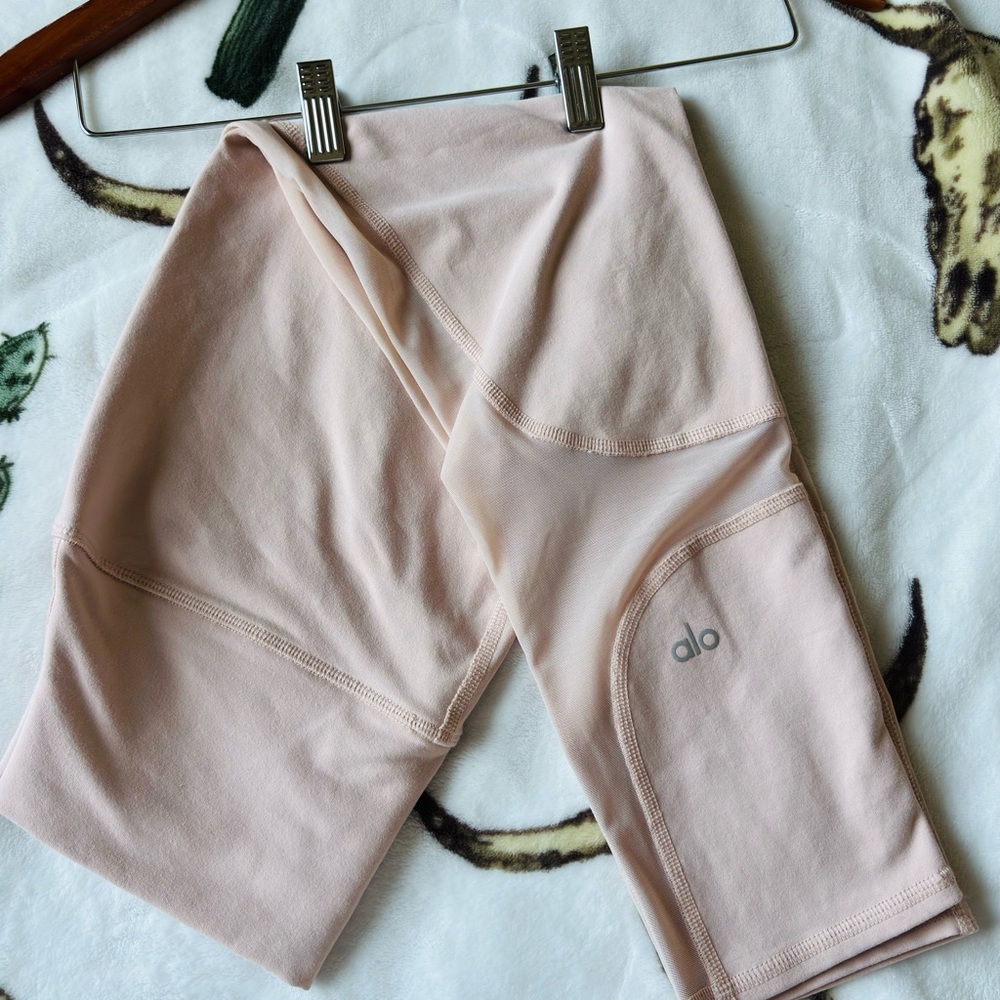 ALO Yoga Women's Soft Pink Leggings
